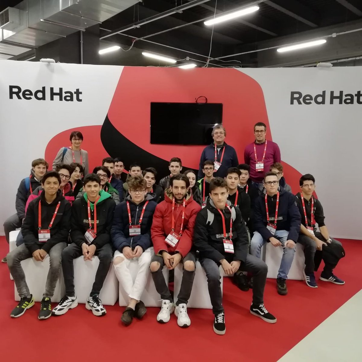itisrivoira's tweet photo. Red Hat Open Source Day 2019 - Il 3 dicembre 2019 la classe 4C di indirizzo informatico ha partecipato all'evento nazionale organizzato dalla Red Hat dedicato all'open source, a Milano. #itisrivoira #imparare #networking #RedHat #opensource https://t.co/lJBcazHXNB