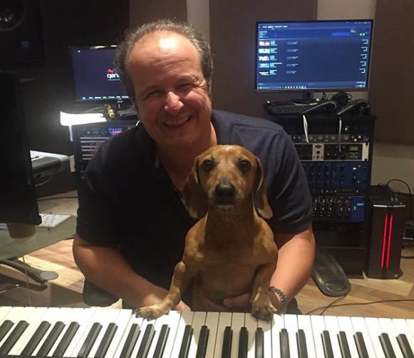Saludamos en #LaHoraDelRegreso a Julio Reyes Copello, productor colombiano que será director de Abbey Road Institute de Miami #AlAireEnLaW >> bit.ly/2WW0lGL