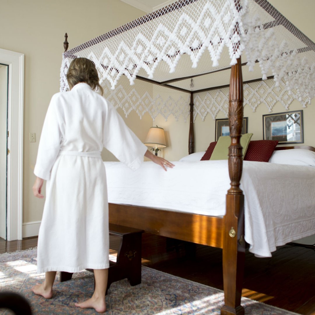 FultonLaneInn's tweet photo. Living in luxury, from your head to our robes. #FallintoFulton https://t.co/lYljSr3Zbz