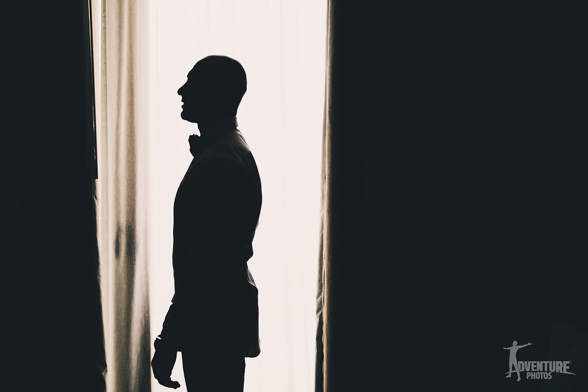 These images prove why a #GettingReady coverage is the best idea for both of you! 😍🌴😎📷 
More info 👉 bit.ly/2JaMeJa 
#DestinationWedding #WeddingPhotography 
Special thanks to Dreams Playa Mujeres Golf &amp; Spa Resort