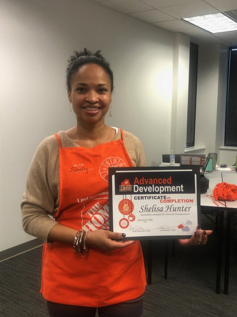 EGreavesTHD's tweet image. Proud of Shelly for completing #AdvancedDevelopment today, and can’t wait for her to put what she’s learned to use!  #Pipeline #Talent #2551 #OrangeLife @paulclymer Thank you for investing in our people! @OumarTHD