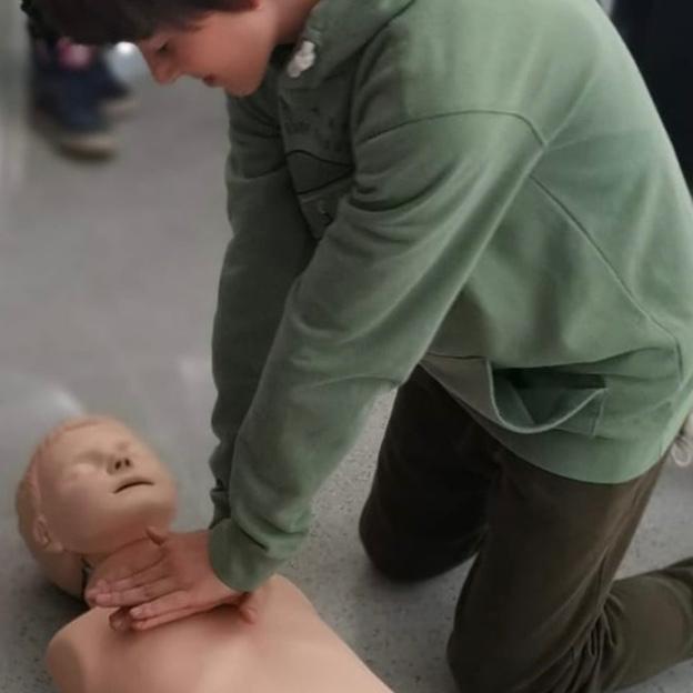 Hoy hemos estado con alumnos de <a href="/escolallorers/">escolaelsllorers</a>  de Barcelona. Agradecemos al profesorado y a la dirección del centro su atención y a todos los alumnos que han seguido con interés este taller de #RCP.  x.com/escolallorers/…