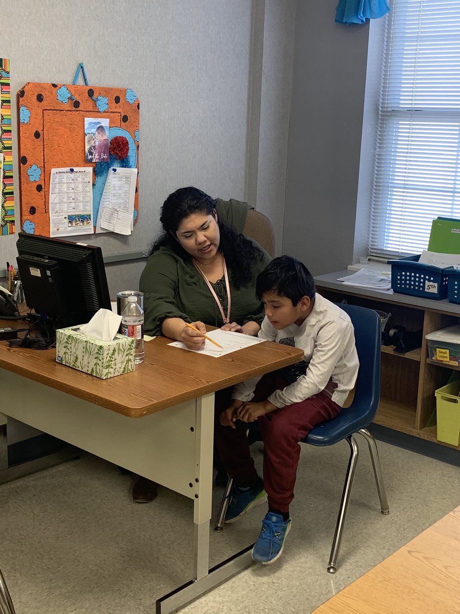 DaynaMBerry's tweet photo. It takes TeamWork during SmartTime to do Running Records with K-5 ESL. #thinkbiglisd #LampasasHSE https://t.co/3gq1KtkHhU