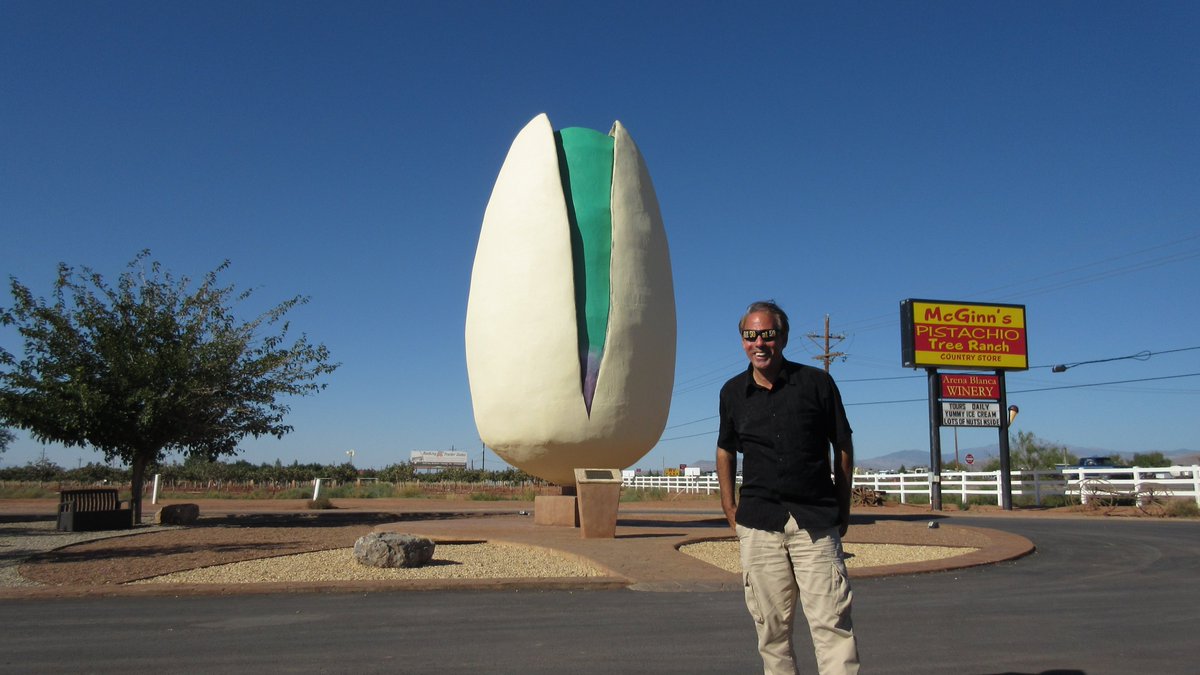 Phlash_Phelps's tweet photo. 2/26 National Pistachio Day 2020 phrom the World's Largest Pistachio in Alamodordo, New Mexico #NationalPistachioDay #alamogordo #truenewmexico #NewMexico #PistachioDay https://t.co/sB70uCThQD