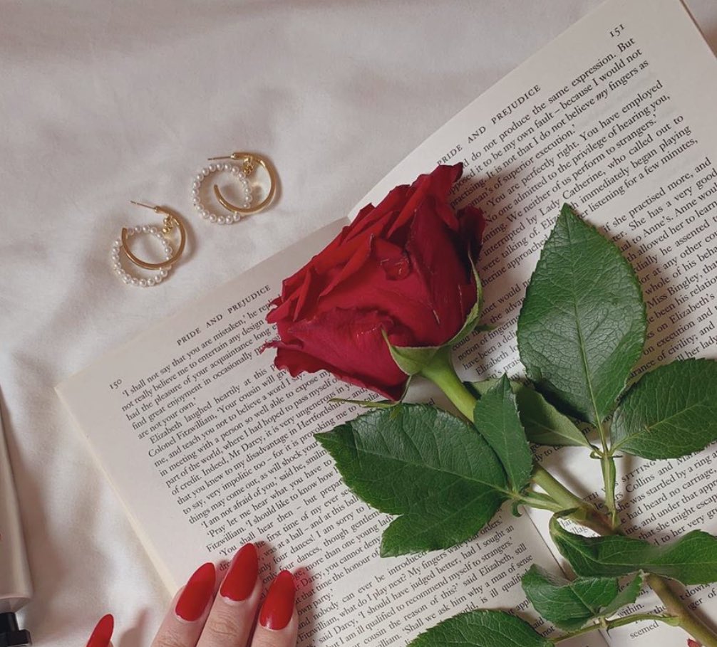 أعطِ من حولك فَرحاً  تجد صداهُ فِي قلبك .

 #اشياء_تهب_السعاده_لك