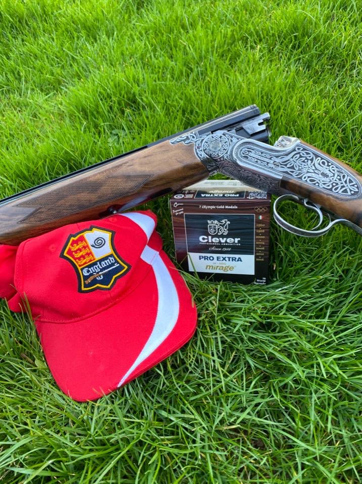 Lovely <a href="/longthorneguns/">Longthorne Gunmakers</a> with our Pro Extra T4 UK 8 on the Skeet field.