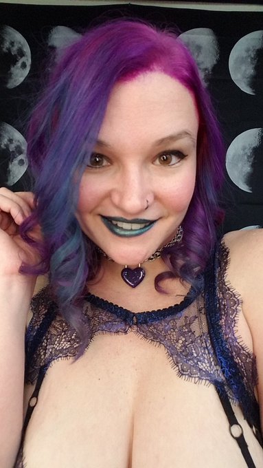 In love with this new hair and this look 😍😍 https://t.co/Mj9DkhwfyY<a href="/tag/mvsales"class="tags"><span>#mvsales</span></a>