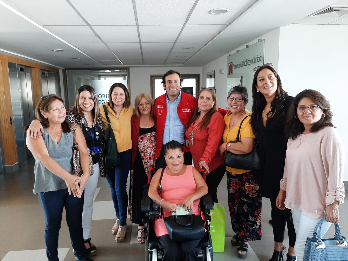 MauleSeremi's tweet photo. Hoy la Seremi del Trabajo, @AnaPaolaPonce, junto al Gobernador de la Provincia de Curicó, @rgonzalezolave, recibieron en la región al Subsecretario del trabajo , @fdoarab, quien promovió la nueva #AgendaSocial, donde explicó la reforma de pensiones y salud.
#ChileJuntos🇨🇱 https://t.co/CMLw8rSrkm