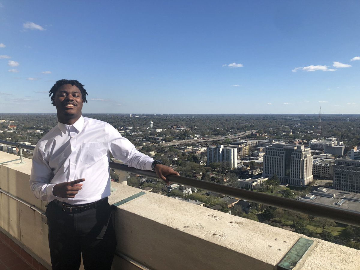 TeezyyyWap12's tweet image. The State Capital Had A Visit From Governor Taj “Teezy” Jackson 👊🏾‼️ Teezy Bill quotes: “Motivating Others To Succeed In Everyday Life” #louisianastatecapitol #batonrouge #redstick #bethanycollege 💙🙏🏽