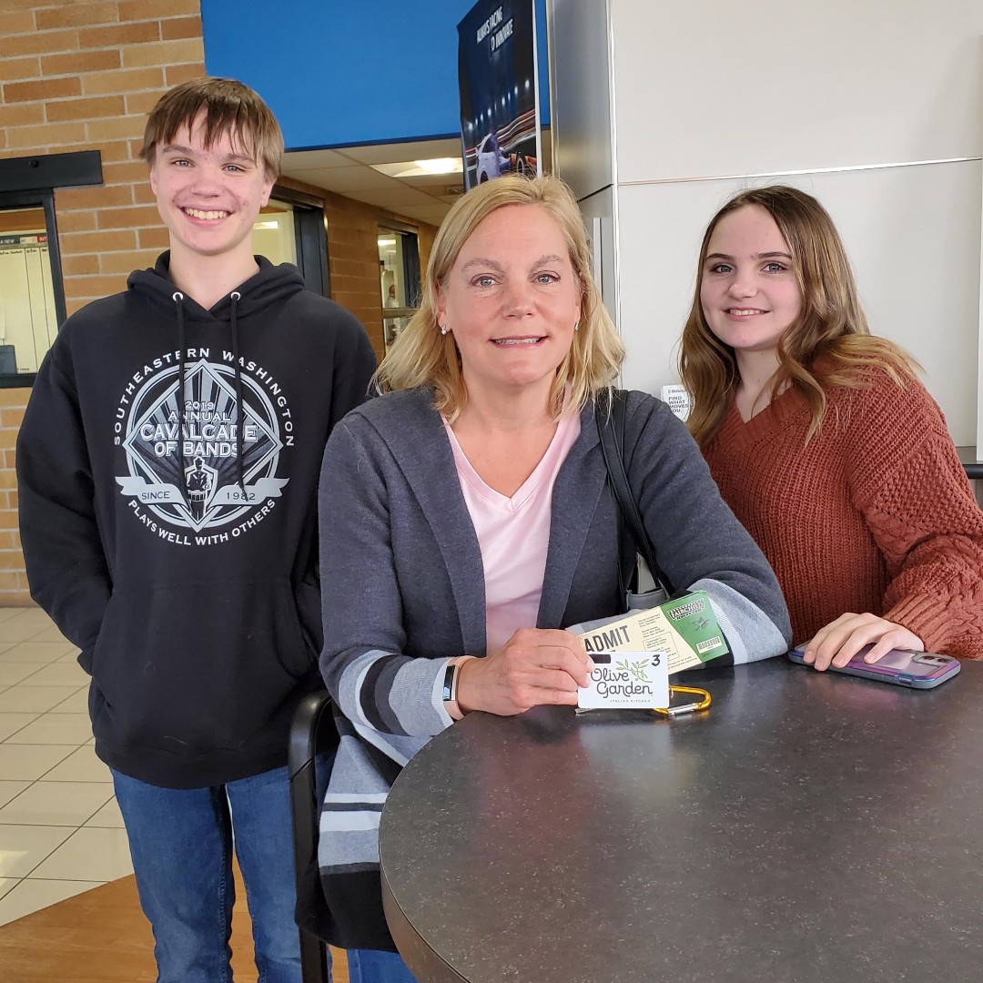 🙌Laura we hope you and the family enjoy dinner and the movies! Congratulations on winning! Thanks for seeing us at our 18th Annual Presidents' Day Event at Columbia Park.🍽️🍿