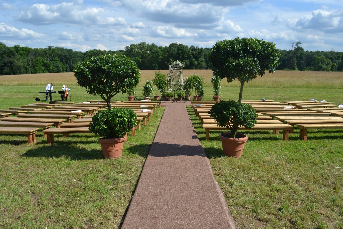 Is it spring yet? We can't wait for the warmer weather and sunshine. #oceantents #events #outdoorwedding #weddinginspo #winerywedding #wedding