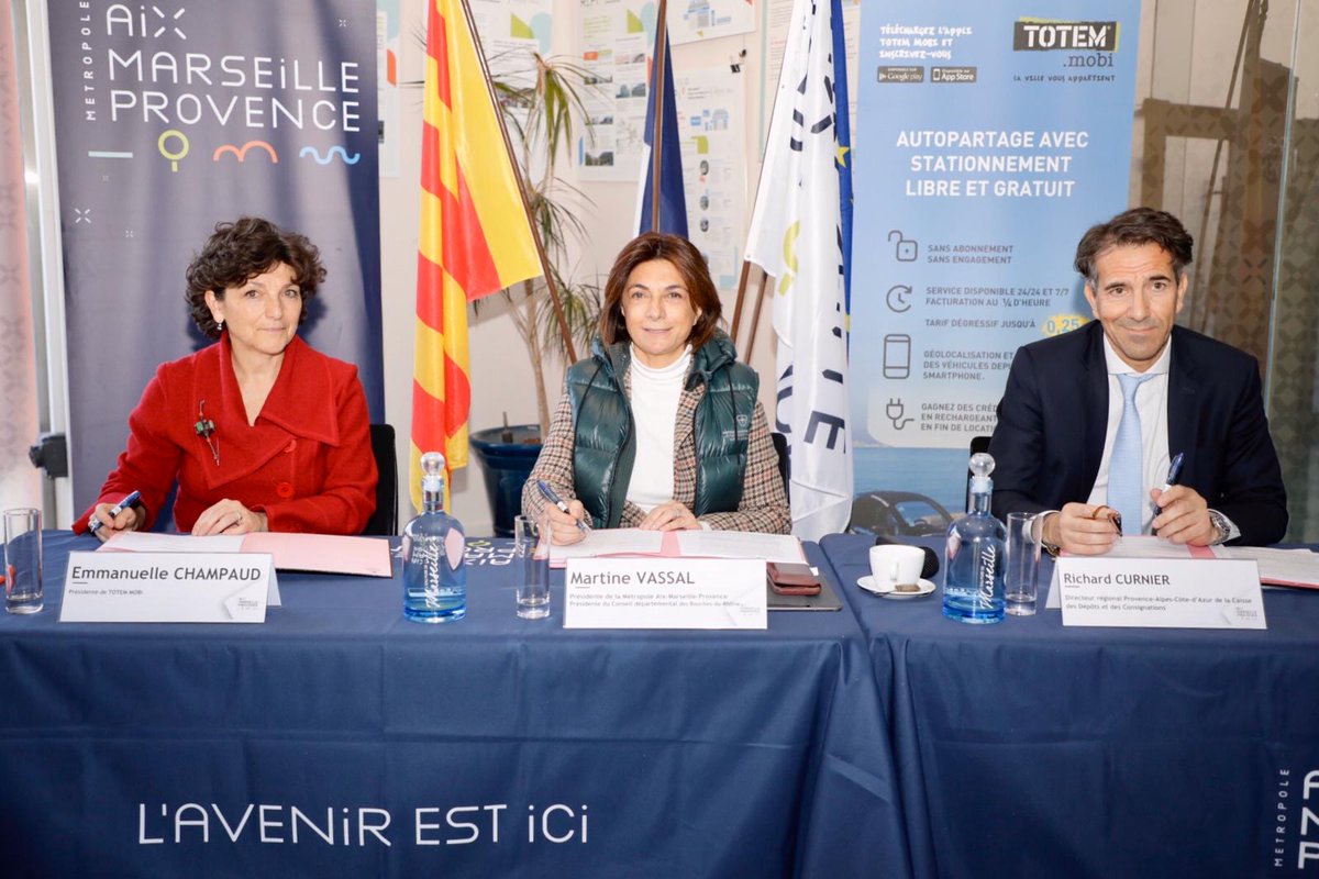 AMPMetropole's tweet photo. Signature d’un partenariat entre la Métropole, @TOTEMmobi et @BanqueDesTerr pour la création de la SCIC "Totem Provence"
🚘Objectif ➡favoriser les mobilités électriques et écologiques en autopartage, à Marseille et sur le territoire
https://t.co/zbSS54neN0 https://t.co/maHJemvwPj
