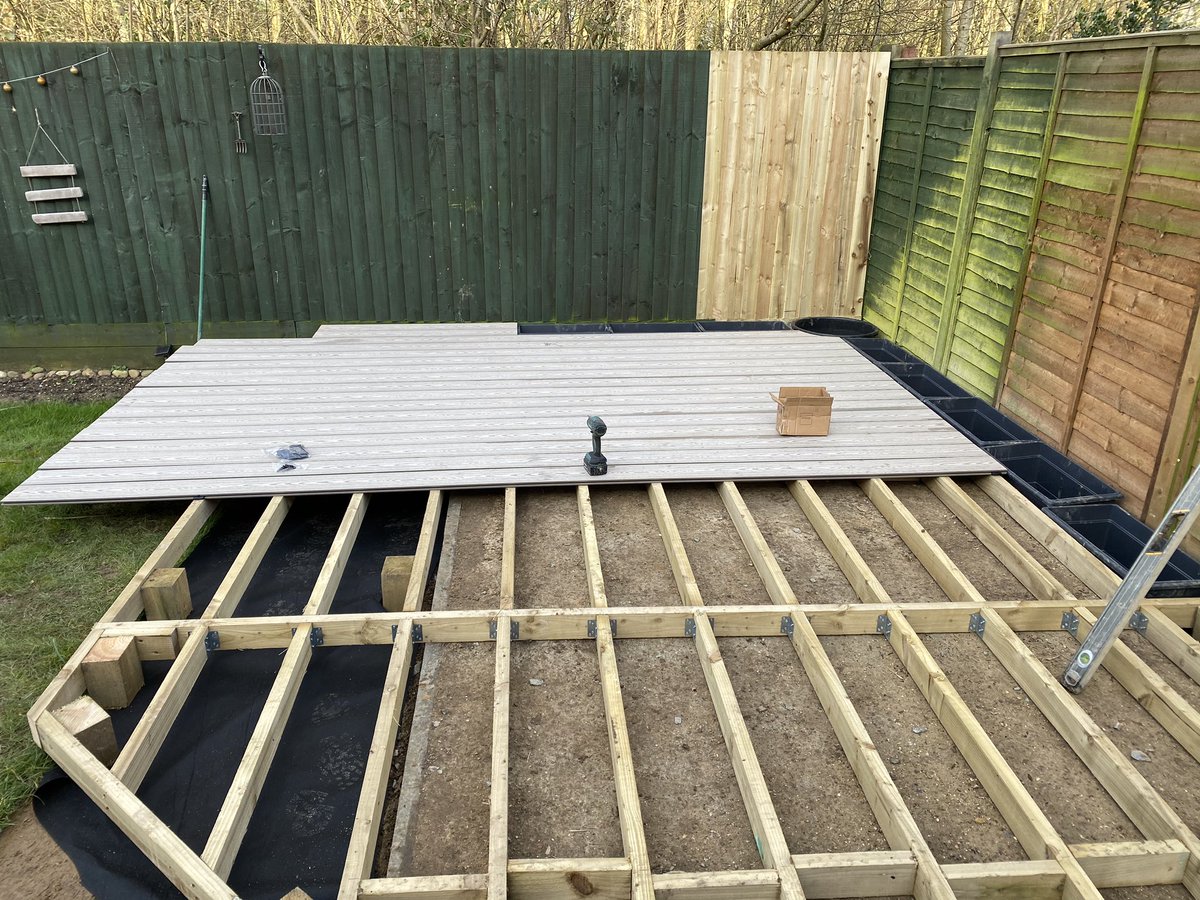 Managed to make a start on getting these beautiful Silver Birch coloured <a href="/ENVIROBUILDcom/">EnviroBuild</a> composite decking boards installed this afternoon 👌🏼 #Maslinjones 
#MiltonKeynes
#garden
#gardener 
#gardening
#landscaping 
#decking
#compositedecking 
#Envirobuild 
#plastic
#wood 
#dewalt