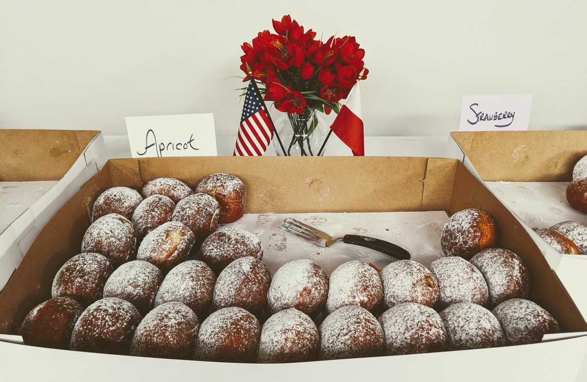 blobslinger's tweet photo. did everyone enjoy their paczkis yesterday? they're good and yummy blobs! (and a great breakfast for Little Blob Appreciation Week!) #PaczkiDay https://t.co/zAio0T3Unz