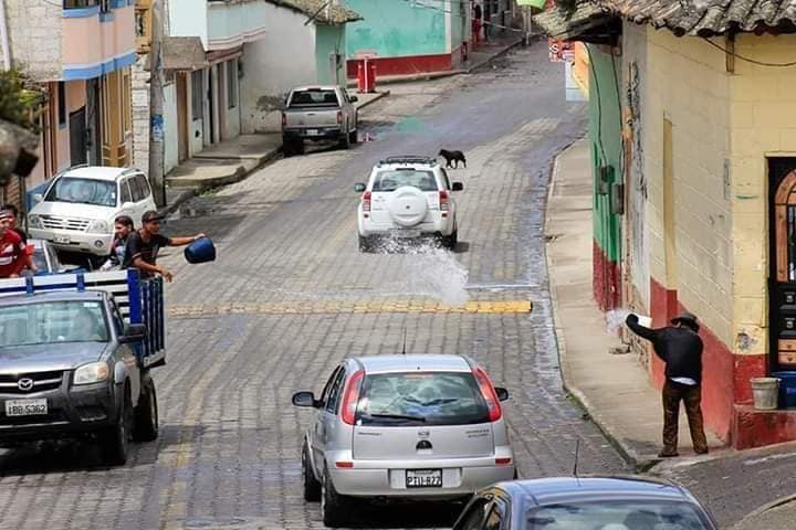 estopasaenleon's tweet photo. Esto es el carnaval!
¡Definitivamente la edad son solo números si sabes cómo vivir tu vida! ❤️
#MiercolesDeCeniza
#FelizMiercoles
#PoderosoCaluroso https://t.co/tBqUek1Rd7