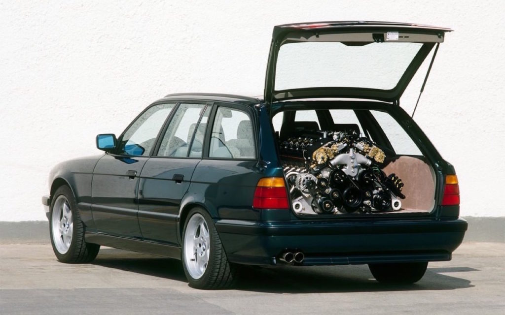 dledmv's tweet photo. Un break #BMW M5 E34 avec un #V12 de #McLaren F1 sous le capot... - https://t.co/kRnHt8CbQC - #DLEDMV #BMW_M5 #BMW_Motorsport #Chris_Harris #David_Clark #Gordon_Murray #M8 #McLaren_F1 #Retro_Course #S702 https://t.co/JksMTHAiPA
