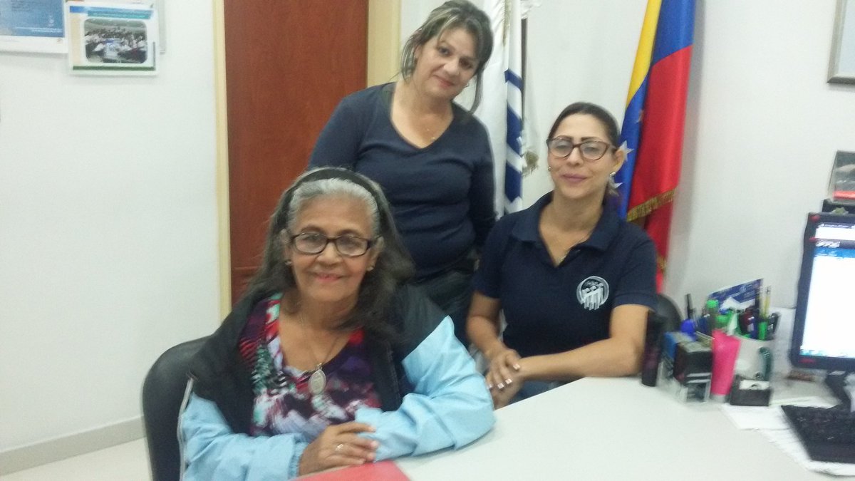 IVSSPARAISO_OA's tweet photo. #Hoy | la #OAIvss recibe con gran entusiasmo a la Sra Maria, nuestra primera trabajadora en  #ChambaMayor,  donde no hay límites cuando hay ganas de seguir luchando por el #Pueblo, plan  #VueltaAlTrabajo  @magallyvina @DgapdIvss @JESSICALALAMA @ivssoficial @NicolasMaduro https://t.co/o5mfaK1ogS