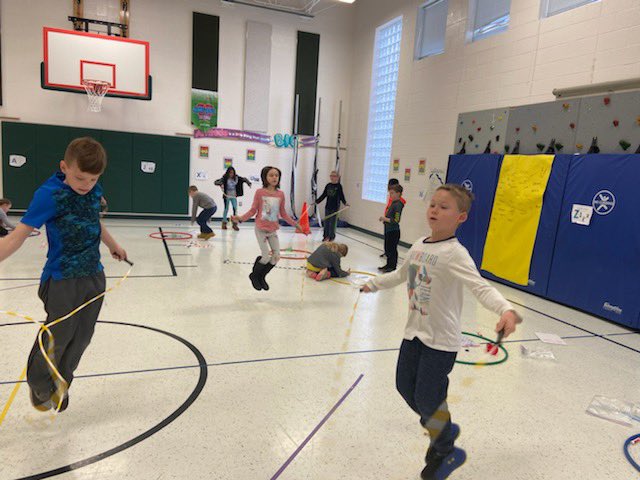 TylerTomcats's tweet photo. 2nd and 3rd grade students are working out their brain and body by reviewing math facts while playing jingo, (jump rope bingo). #TYESTomcats https://t.co/qCsOcwQySO