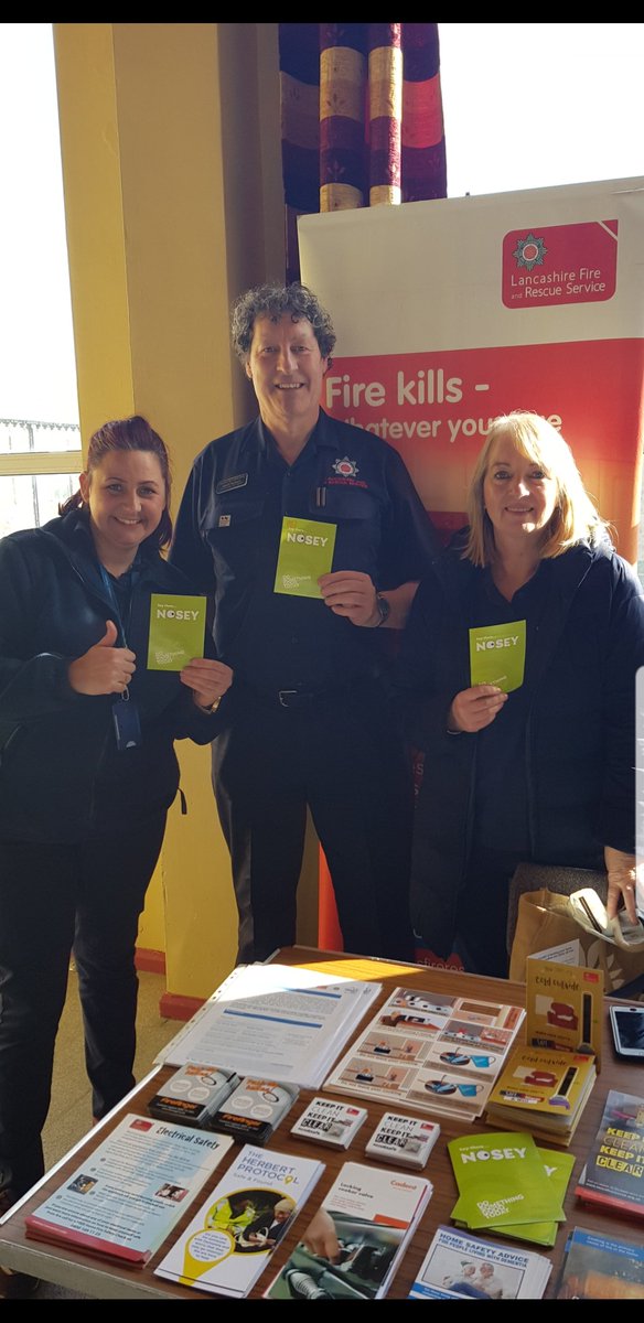 elht_on's tweet photo. #glimpseofbrilliance 🌟 Brilliant #Noseyneighbour campaign being run by our colleagues @LancashireFRS #lookoutforyourneighbour #workingtogether #sharegoodpractice #BeKind @ELHT_NHS https://t.co/KrG5Iov9c2