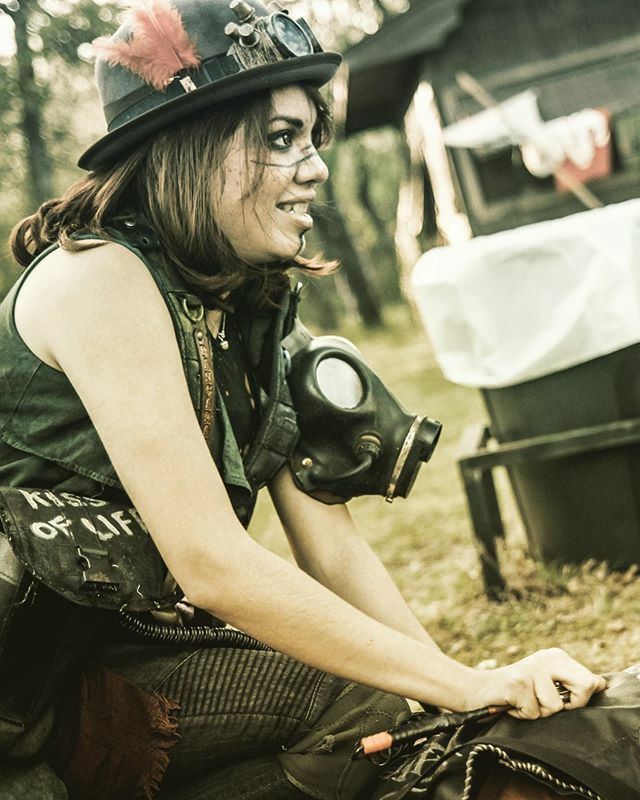 NegativePulse's tweet image. Combat medics, often called Sawbones, are an essential part of any  crew. They know just enough about medicine to keep you from dying in the middle of the fight. They’ll do whatever they can to make sure you stay alive, as long as you haven’t pissed them… ift.tt/2SZ7sOH