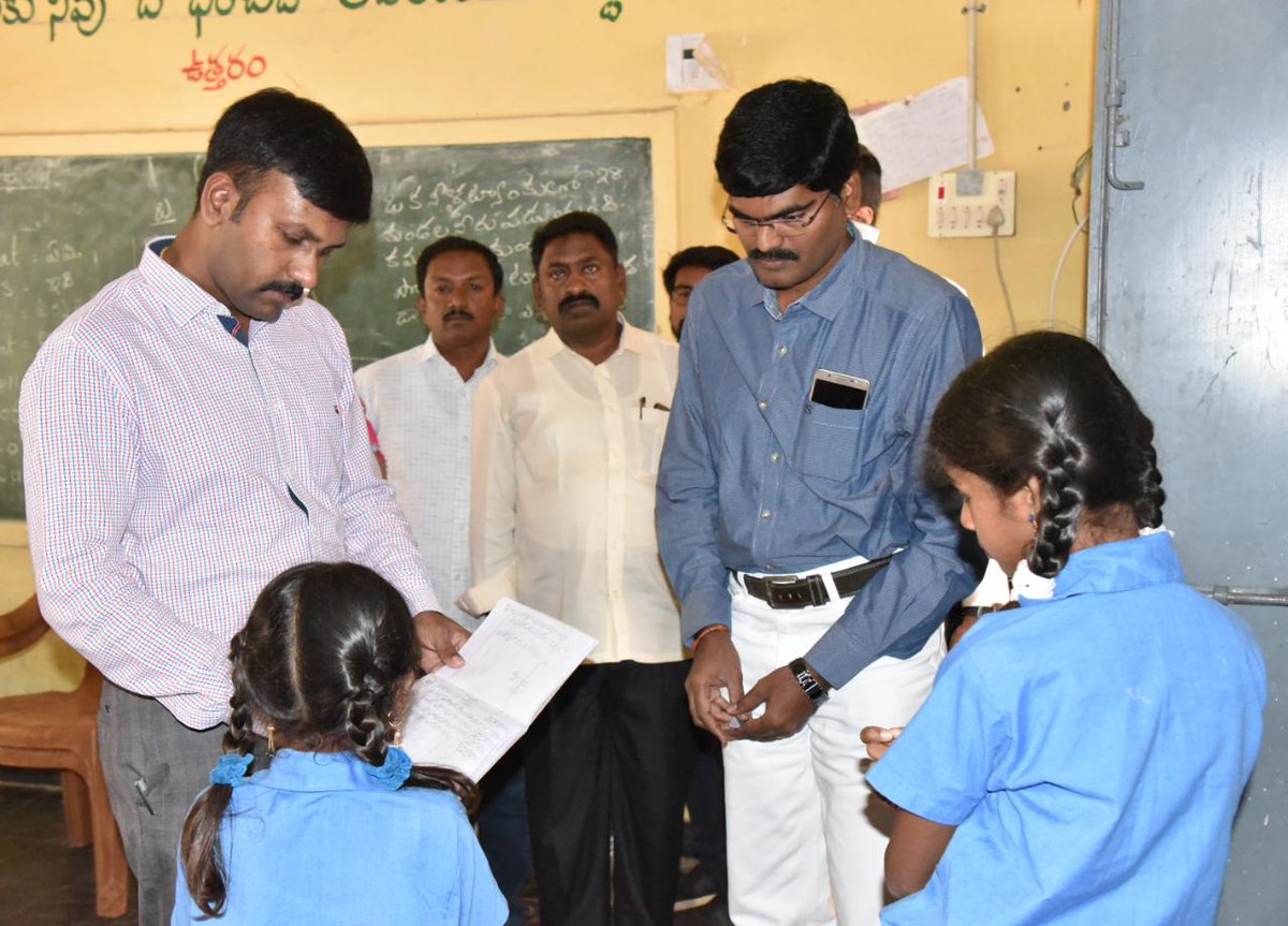 CollectorKadapa's tweet photo. Sharing #middaymeal and interacting with the #Students of #MPPSchool at N.G.O. Colony in Kadapa was a wonderful experience. Instructed concerned authorities to ensure that #qualityfood and #infrastructure are provided to students. https://t.co/f83liKWJrC