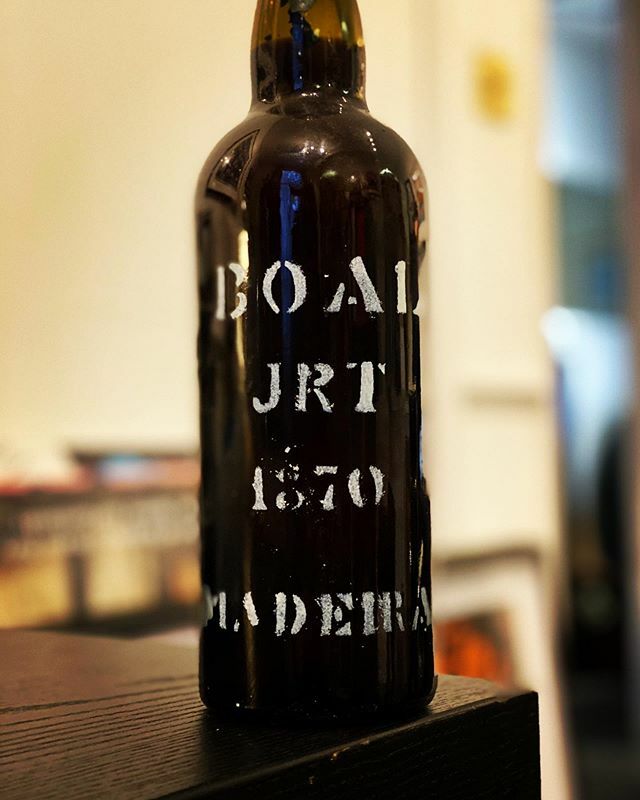 The joy of when friends bring their own bottles for lunch at <a href="/noblerotbar/">Noble Rot</a> Thanks @luisgutierrezsd please come again soon 😊👌🏻🍷👏🏻 ift.tt/3c9VetX