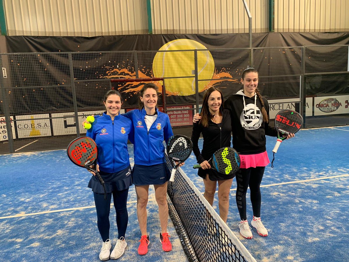 Continúan las victorias de nuestro equipo femenino en la Liga Autonómica de Pádel, este fin de semana en el Central Padel de León, un enfrentamiento complicado que nuestras jugadoras superaron por 3-1.
Muchas gracias a Caja Rural de Zamora y Wimbledom por su apoyo.