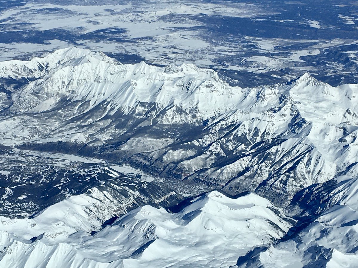 crjcaptchad's tweet photo. Goooooood mornin’ Colorado!!! This is why I do what I do!! Now time to head back to the west coast. Blue skies y’all!! #cowx #9wx #9news https://t.co/mr1xgV1zjE