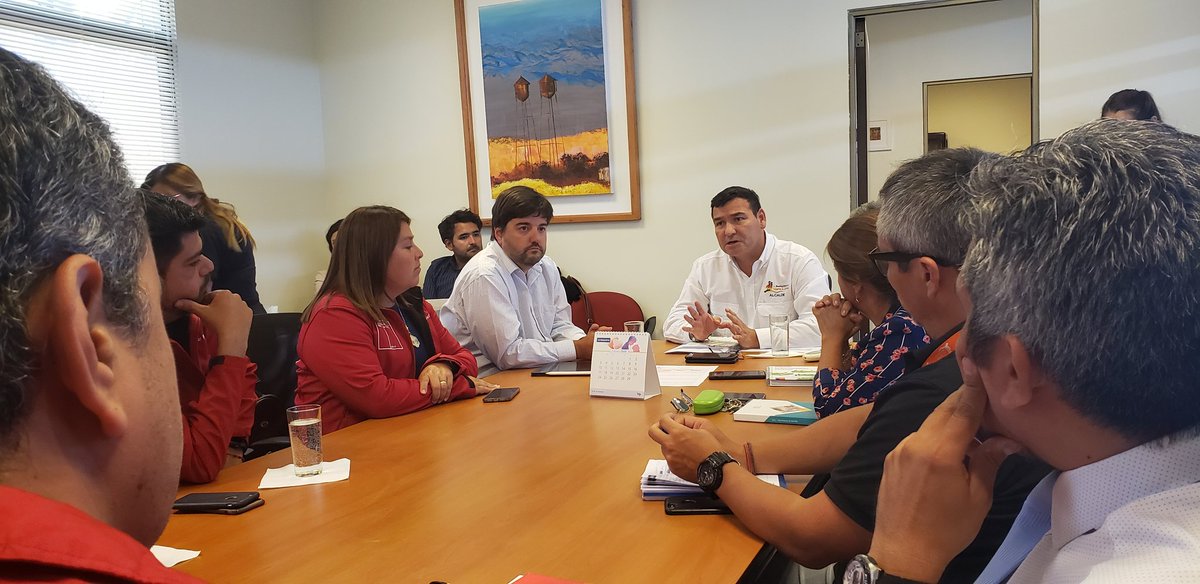 A esta hora el alcalde Omar Norambuena se reúne con el Subsecretario de Energía, Francisco López a quien le da a conocer los planes en materia de energía  para la comuna de María Elena y Quillagua.