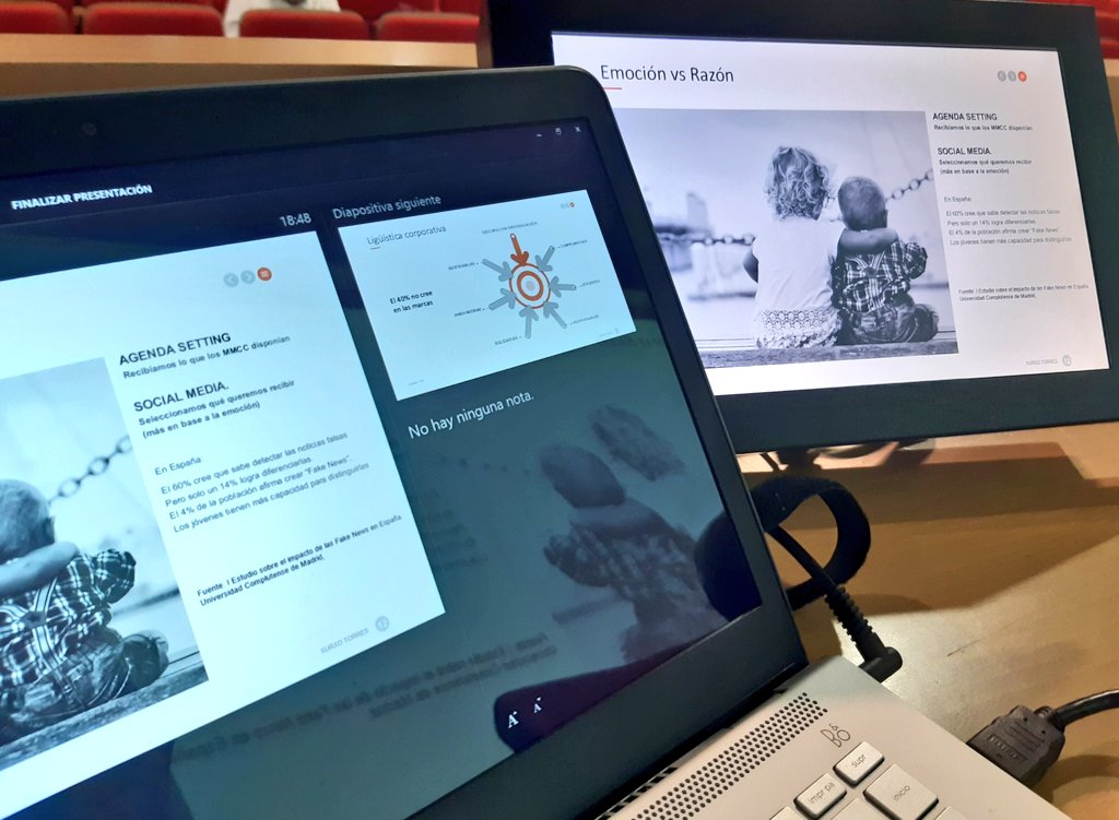 juanramongilgo1's tweet photo. Con @xurxotorres director general de @torresycarrera y @cristobalfdez  vicedecano de #comunicacion de la @UCMccinf en la clase magistral del Master de Comunicación en las Organizaciones. #komoda @komoda_docu https://t.co/gOHhsR774t