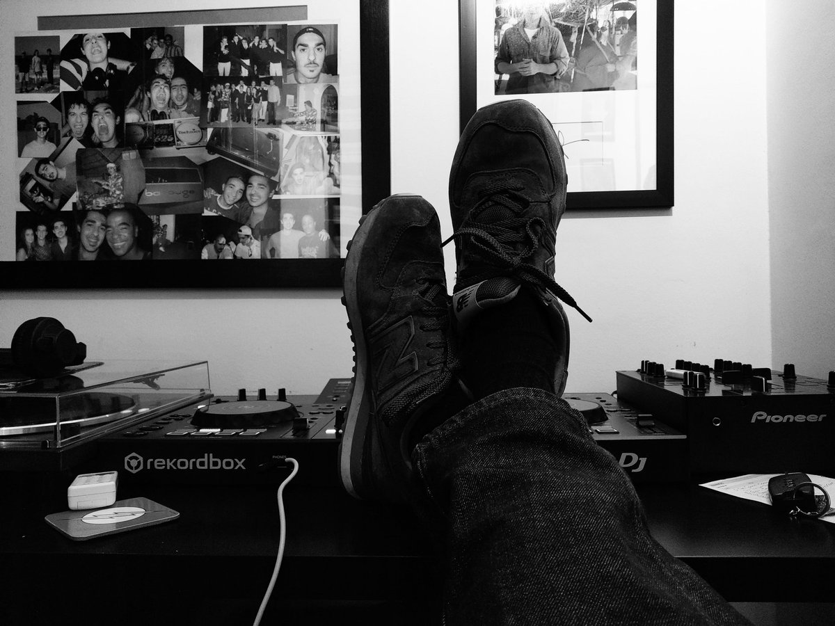 djleandromusic's tweet photo. Let's do this... #ColoursOfHouse episode 390 is coming your way! 
#instudio #studiomode #musicshow #show #djleandro #lifeofadj #dj #soulfulhouse #deephouse #techhouse #afrohouse https://t.co/UF9umwmHHq