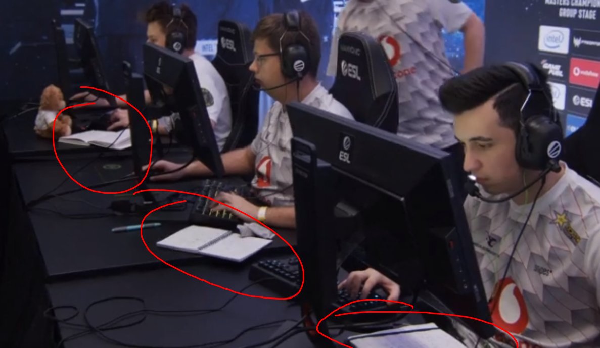 Professeur_CS's tweet image. Classroom or CS:GO LAN?