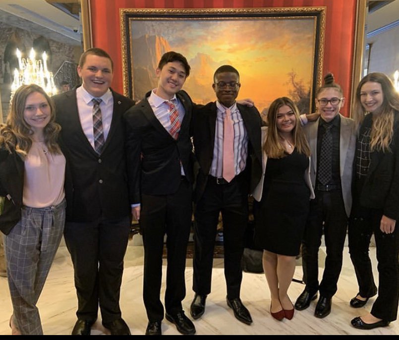 State was a great experience for our DECA chapter, we are proud of every single one of you thank you for everything❤️
Special congrats to our national qualifiers, all of our finalists, our seniors, and our officer team, you guys work so hard and Eaglecrest is so proud!! #codeca