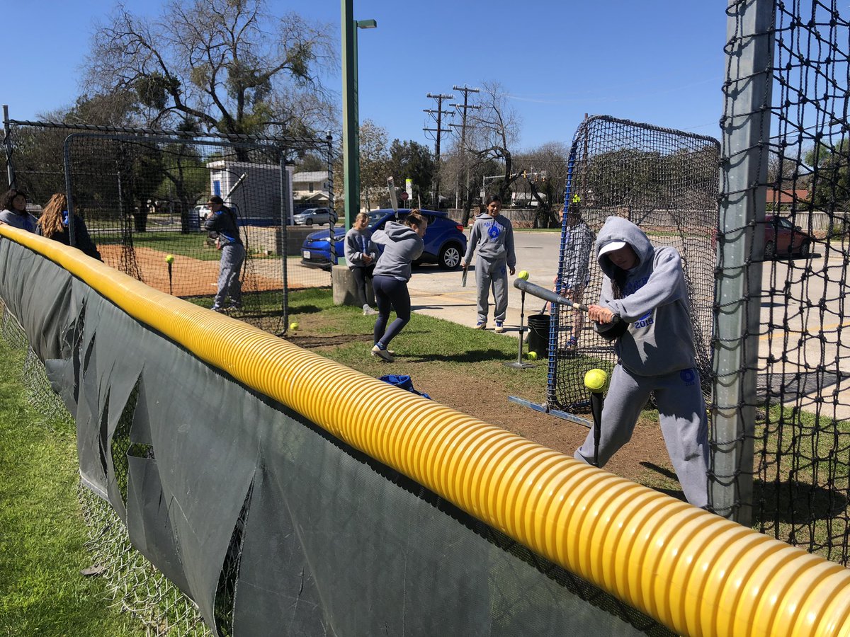 Macsoftball2015's tweet photo. Back at it with the sticks, getting ready for the Southwest tourney #TitleTakeover https://t.co/nZ1paUEMp7