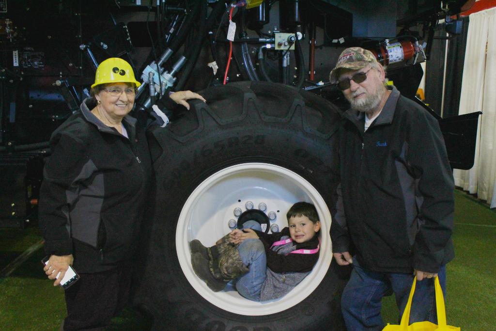 WIPublicService's tweet photo. For six decades, we’ve been proud to help our farm customers 👩🌾 and support the agricultural industry with a signature event each spring.
Learn more about our 60th annual WPS Farm Show, and take part in this tradition with us March 31-April 2! 🚜 https://t.co/WKpisPrkqS #WPSFS https://t.co/RTJc9ZdflR