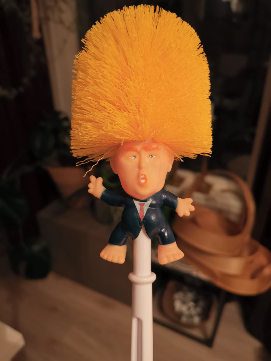 TechCavediver's tweet photo. @HilsenHannah @Lacy_Laplante Jeg drakk nok glass rødvin og alt jeg klarte var å bestille denne i løpet av en natt #shittytrump https://t.co/4Lhk8sQA8b