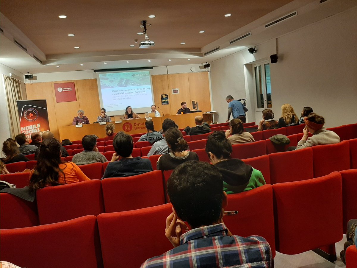 setemcat's tweet photo. Arriba l'hora de les alternatives, que també n'hi ha i moltes:
1.consumir menys
2.consumir sense comprar
3. I si no queda més remei que comprar, fer-ho amb criteri.
#reutilitzar #procomuns  @eReuseOrg @MensakasApp @opcions @guifinet #fairelectronics https://t.co/Rf4QHQBfUR