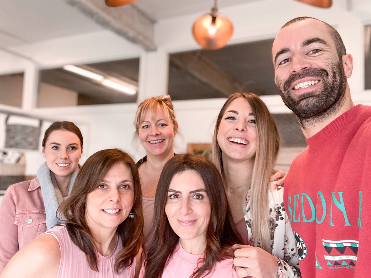 flowsmartliving's tweet photo. Happy #PinkShirtDay 👚 Let’s stand up against bullying, #LiftEachOtherUp, and spread the love today and every day! https://t.co/JHShHiT0TS