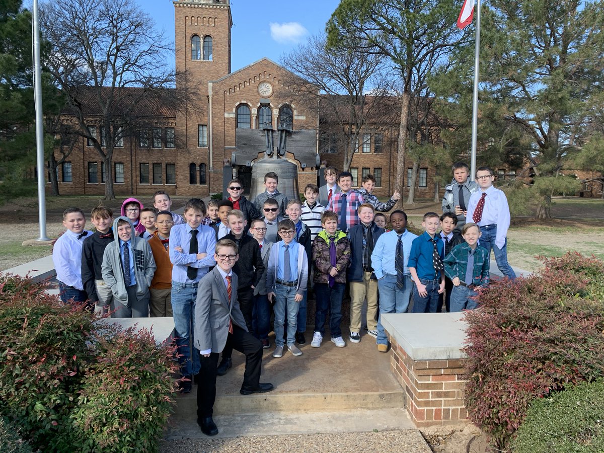 BISDTIEClub's tweet photo. It’s a great day to be a @burkburnettisd Bulldog.  The combined groups of BMS and Overton Ray toured the campus of @MSUTexas this morning.  It’s never too early to expose kids to life after school.  All of these young men represented us well in both dress and behavior. https://t.co/x7t4aGxRXq