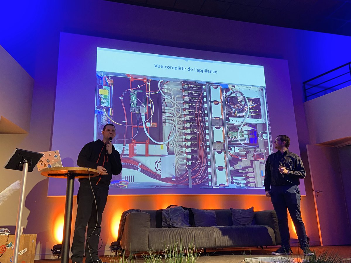 paulp_si's tweet image. Ca c’est du side projet d’entreprise qui déchire, pour innover, se former et team-builder - un cluster de 16 #RaspberryPi dans un rack 2U pour du FaaS orienté greenIt. Toutcatoutca ! Bravo @be_ys_group et @khrys63 #ApiHour @clermontech