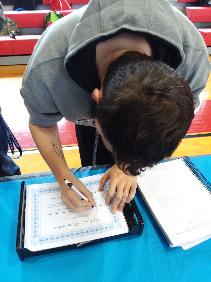 PEERSFdn's tweet photo. After experiencing the true dangers of driving distracted through #ARDDES, students at @CCHornetnews signed the pledge to be safe and alert drivers on the road. Thank you to The #KMAFoundation for partnering with us today! https://t.co/99lwwPKZkP