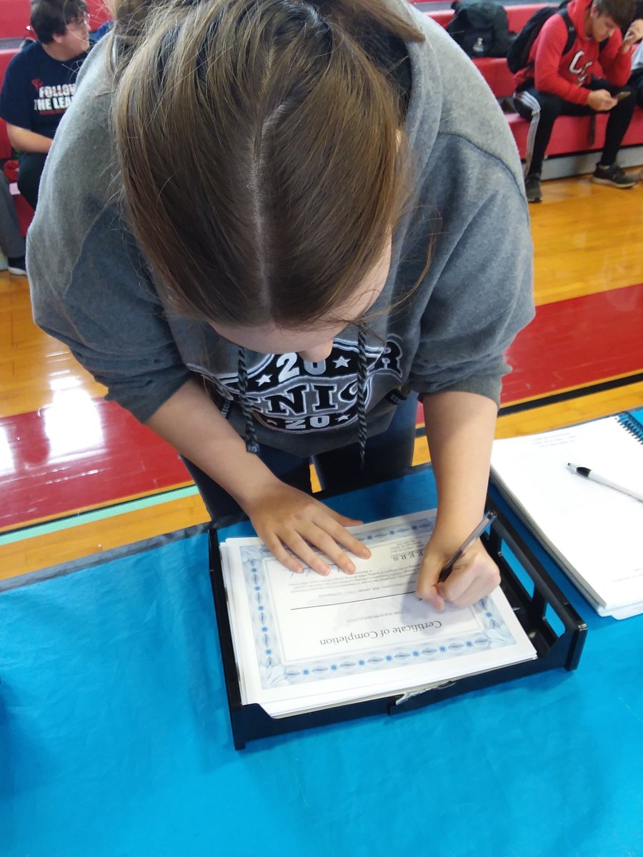 PEERSFdn's tweet photo. After experiencing the true dangers of driving distracted through #ARDDES, students at @CCHornetnews signed the pledge to be safe and alert drivers on the road. Thank you to The #KMAFoundation for partnering with us today! https://t.co/99lwwPKZkP