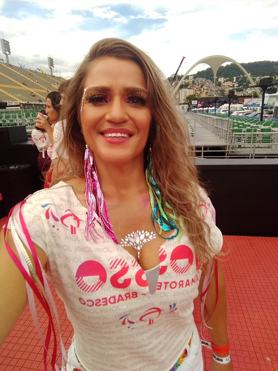 AdriValadares's tweet image. já em situação de #apuração! aaai meus corações 💚💗! #simbora @gresmangueira!