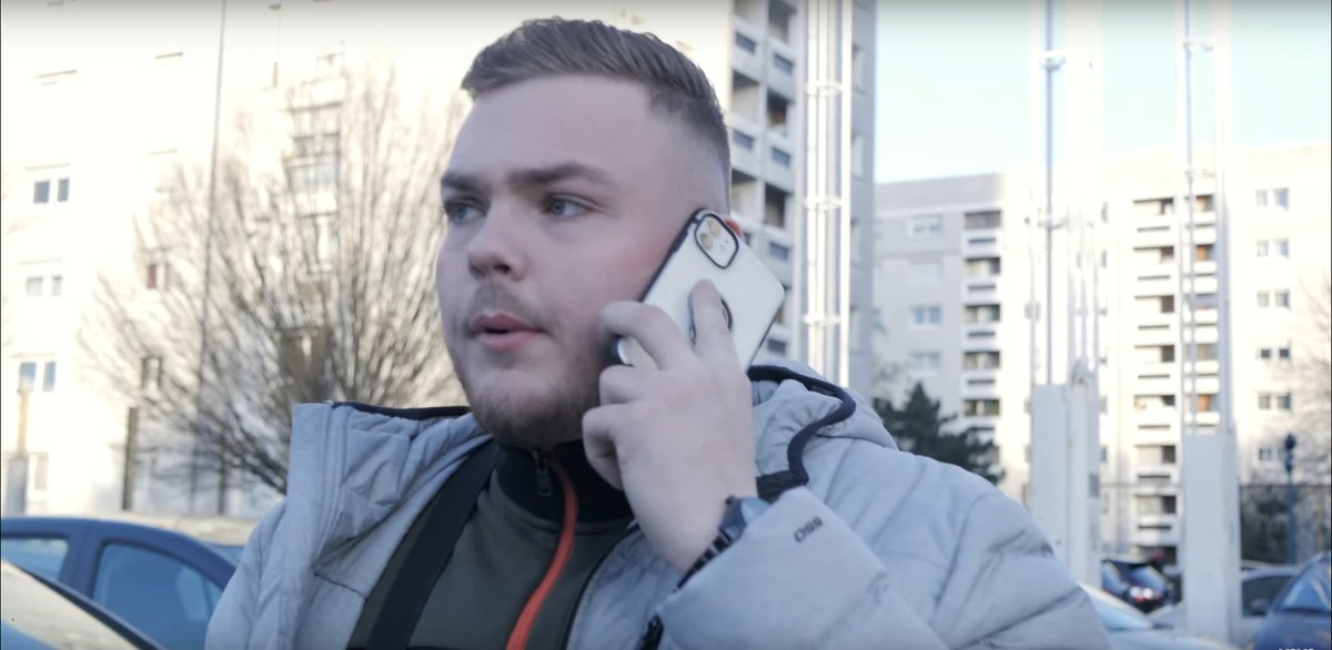 Rémy semble avoir des admirateurs secrets dans le clip d'"Olala" !

"C'est la guerre même à Rue d'la Paix, nos darons lavent des carreaux, c'est dans les grandes peines qu'on a vécu tous les grands K.O"

📄 PAROLES : genius.com/Remy-olala-lyr…