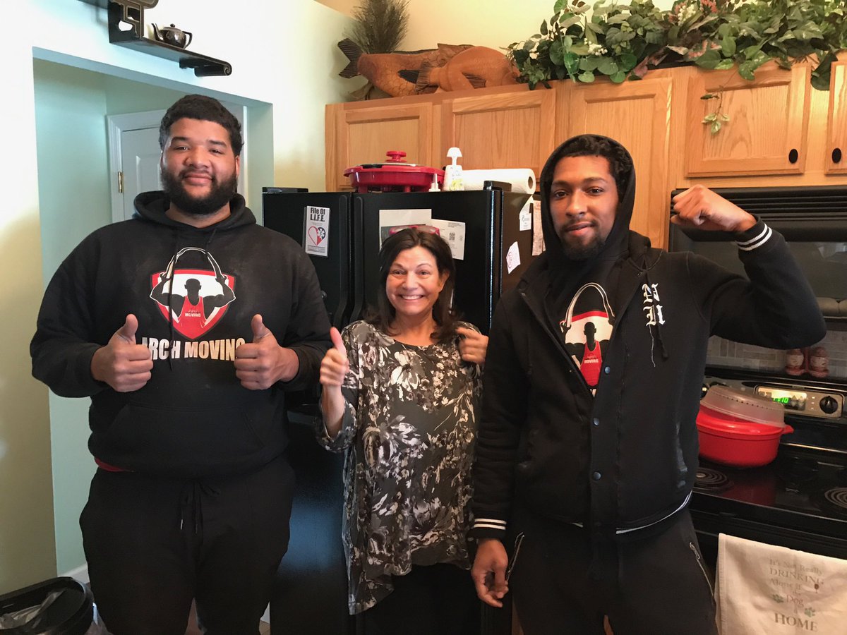 ArchMoving's tweet image. Doing what we do best! 👍💪 #justmoveit #moverslife #movers #moverswhocare #citymovers #localmovers #saintlouis #stlrealty #archmoving #momovers #gatewaycity #missourimovers #missouri #moving #movingforward