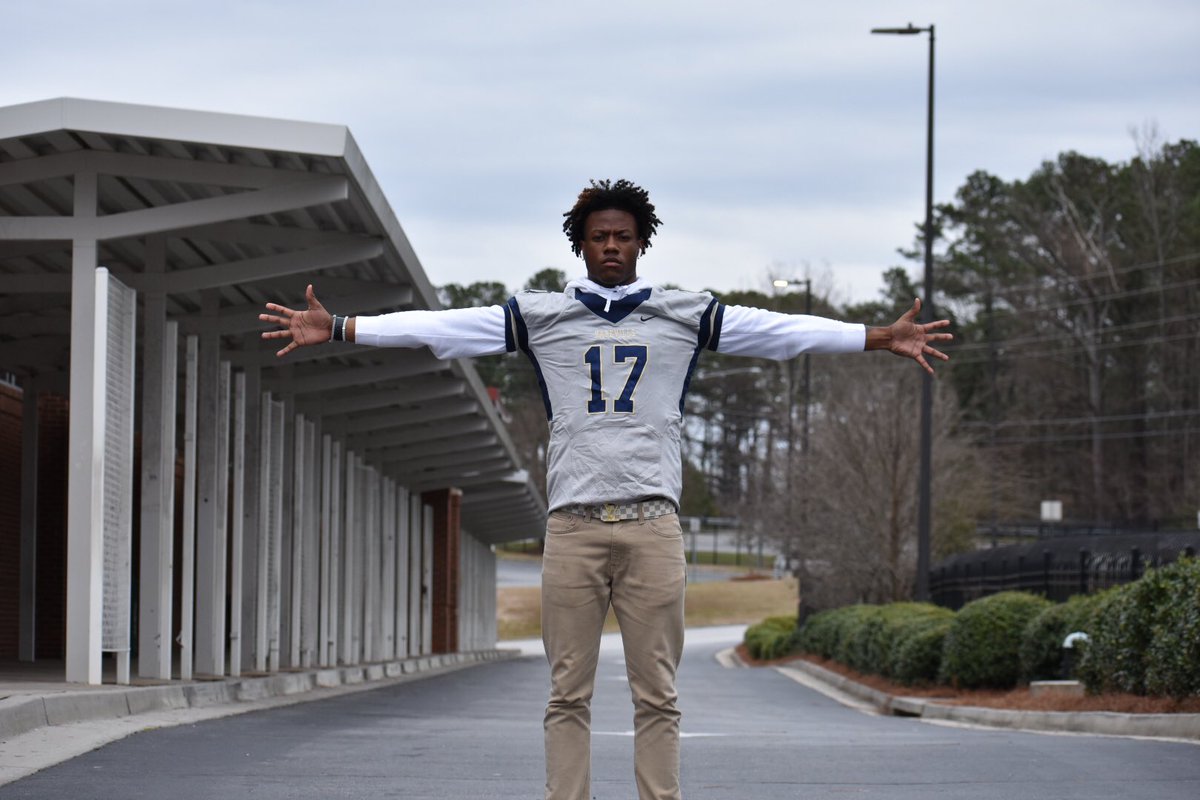 Will never meet more of a straight shooter as a Head Coach and AP than @WgordonCoach at @HCCA_Athletics . He raves about this 2021 OLB @ZavierCarter . Next visit is to #Bama on March 7th. Watch #LSU here... 247sports.com/Player/Zavier-…..