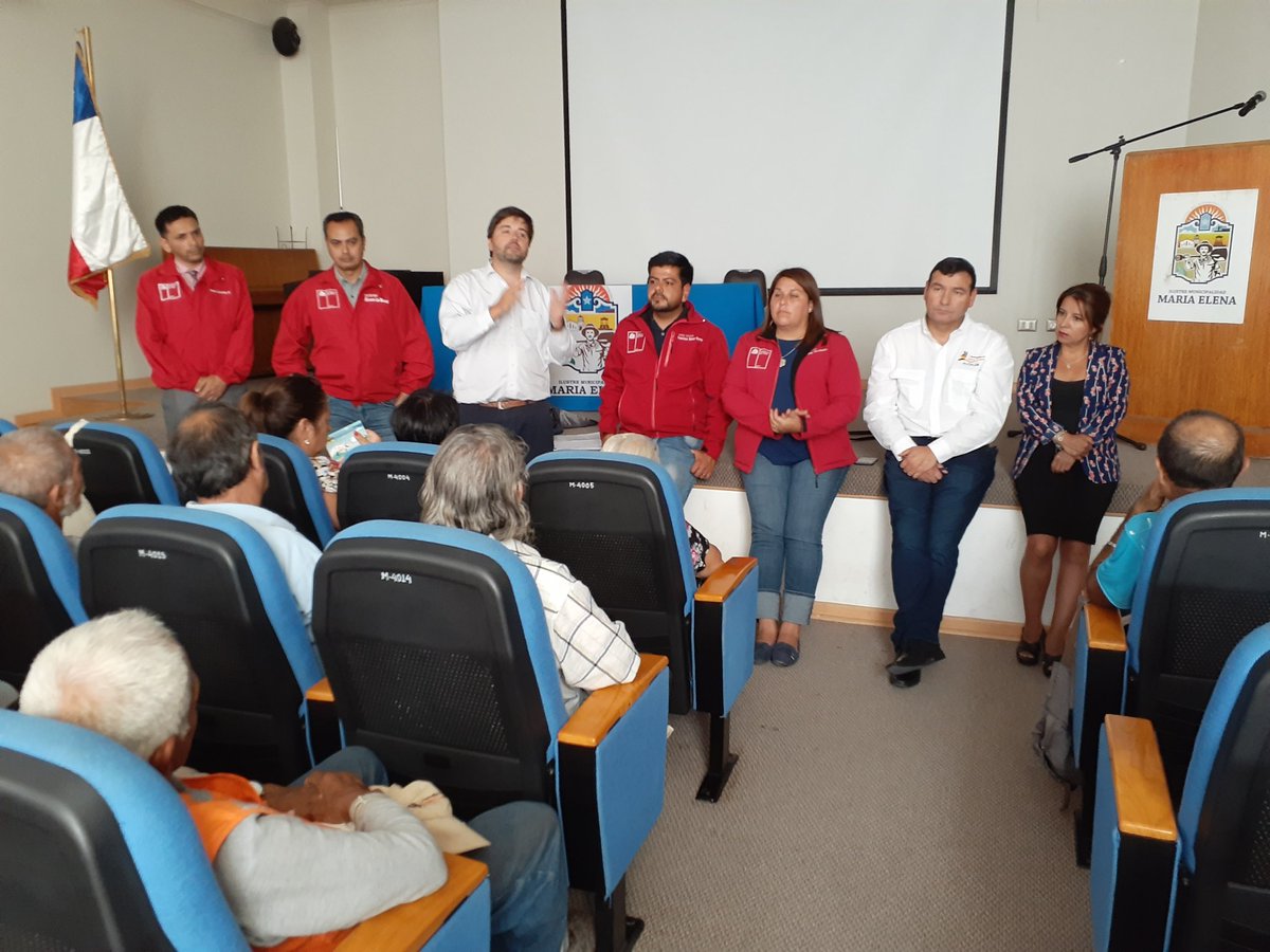Gracias al apoyo de <a href="/Muni_MariaElena/">I. Municipalidad de María Elena</a> nuestro subse <a href="/fjlopezd/">Francisco Lopez D.</a> y autoridades regionales pudieron reunirse con adultos mayores 👴👵de #MariaElena para explicarles los beneficios de la #AgendaSocial y cómo acceder a ellos  #ChileJuntos