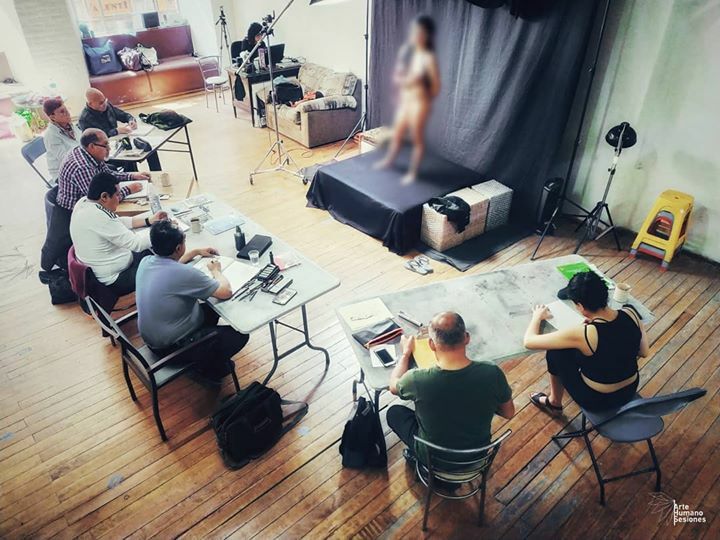 AHSesiones's tweet photo. ¡En sesión!
#miércolesdedibujo en #EspacioMonCa
Dibujamos a Brenda esta ocasión
#buenostrazos #dibujandoando
#art #arte #dibujo #desnudo #illustration #drawing #draw #picture #artist #sketch #sketchbook #paper #figuredrawingMexico #figuredrawingCDMX #lifedrawingsession #… https://t.co/eZajR9ZoAQ