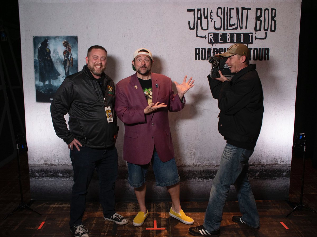 JDogSavannah's tweet photo. We all know how one of our owners Josh and our managing partner Timmy, LOVE all things @ThatKevinSmith. They had the opportunity to go to not one, but two shows and give Kevin this Arri SR2 (think Clerks!)

I guess Tim can now say he directed Kevin Smith and Josh acted 😁 https://t.co/YCuKI4x2bh