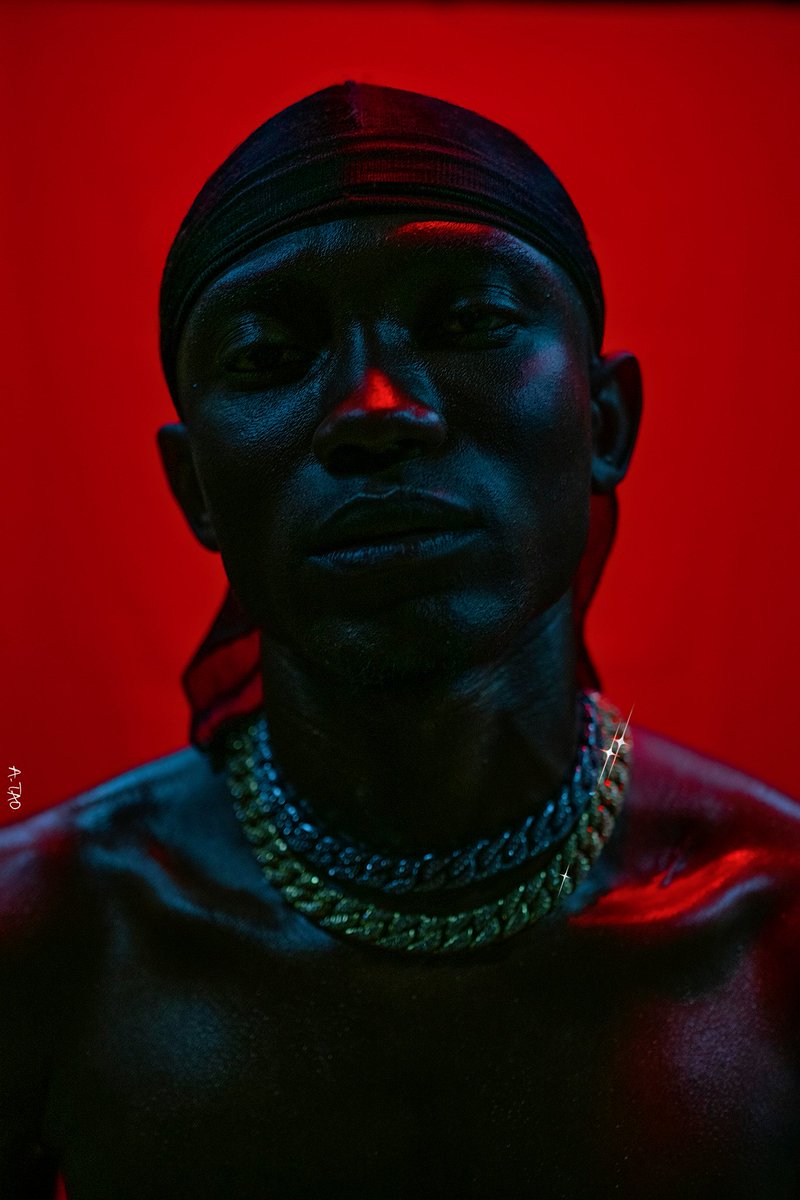 OUMAROU__TAO's tweet photo. [Friendly Reminder] 😲🚨
"Vuvuzela" video OUT NOW!!👇🏽
https://t.co/Ch2v0dAGxO
~
Performed by @ishakuofficial
Dir. by @Ndukongbertrand 
Prod. by @JoviLeMonstre
Make-up by @fu6nnya
Photographed by me
~
🚨@Contri_Boy dropping this friday! 
#Cameroon #Cameroun #newbellmusic #Hadari https://t.co/T7EgC16p7r